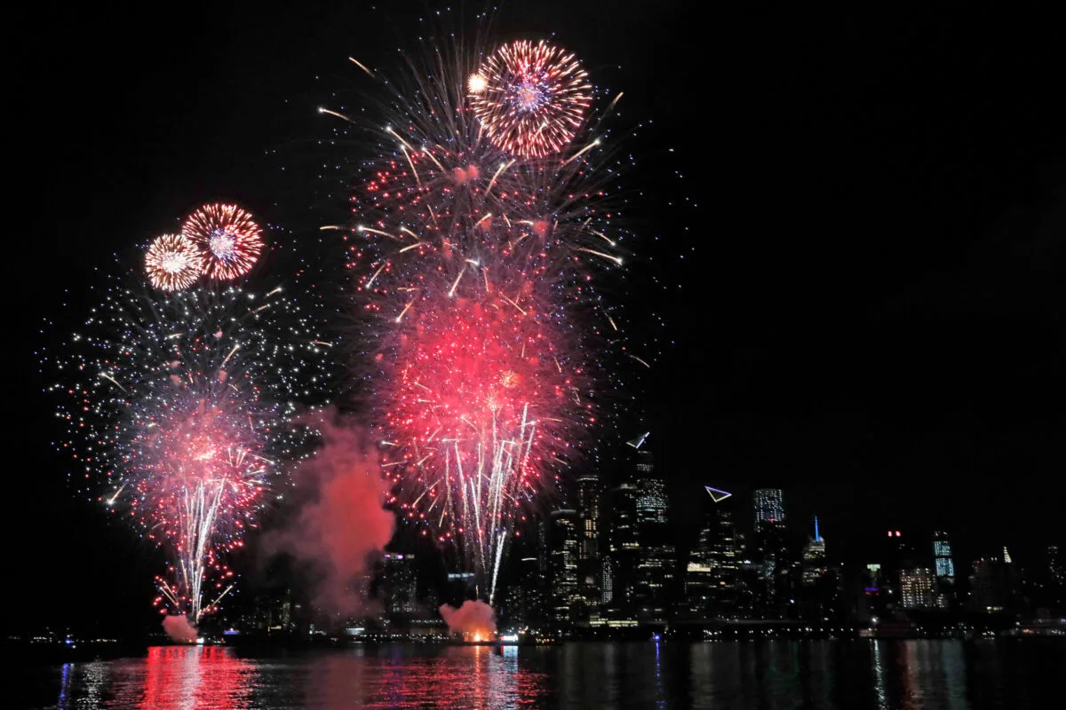 Stay Outdoors but Avoid Large Crowds: How to Celebrate Fourth of July While Protecting Yourself From COVID-19 Stay Outdoors but Avoid Large Crowds: How to Celebrate Fourth of July While Protecting Yourself From COVID-19