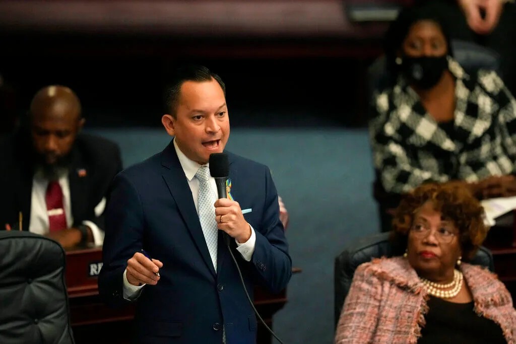 Rep. Carlos G. Smith Votes Against Redistricting Map for Not Reflecting Latino Communities’ Growth