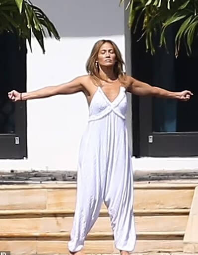 5 Boricua Superstars Share Their Top Ways to Deal With Stress and Relax