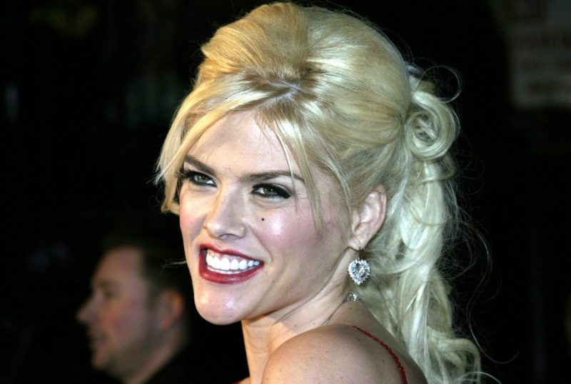 02/14/2005 - Hollywood - Anna Nicole Smith at the "Be Cool" Premiere Red Carpet at Grauman's Chinese Theater in Hollywood.