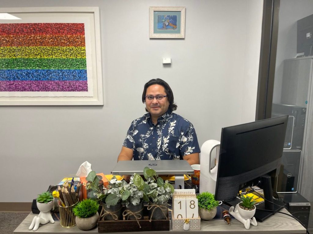Puerto Rican social worker in Florida highlights voting as tool for mental health advocacy in schools