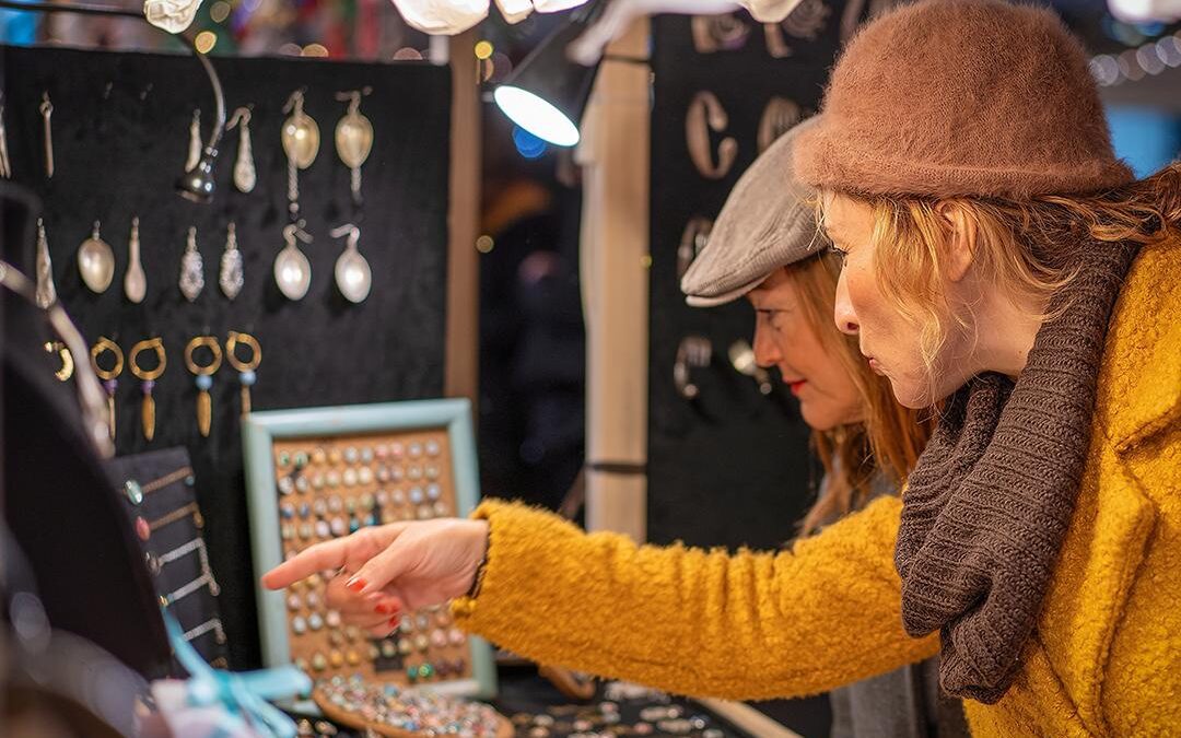 41 tips to support small businesses this holiday season (on any budget)